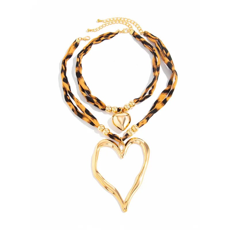 Fashionable Retro Women's Cotton Scarf Necklace With Exaggerated Clavicle Chain And Heart Pendant in Gold Plated Alloy - RYZZ