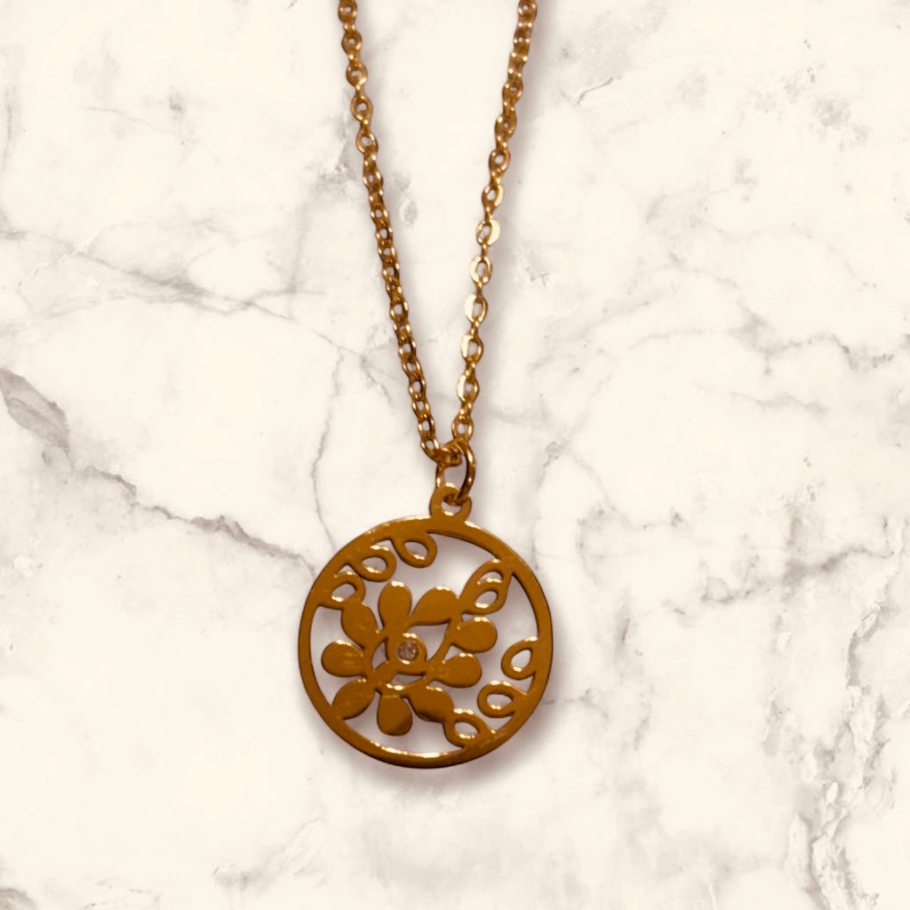 Golden Anti Tarnish Leaf Shaped Pendant Clasp Necklace - RYZZ
