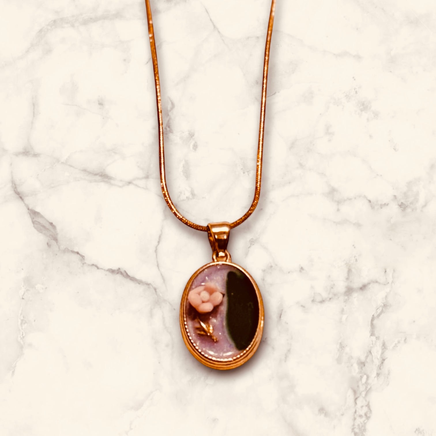 Golden Anti Tarnish Floral Enamel Pendant Clasp Necklace - RYZZ