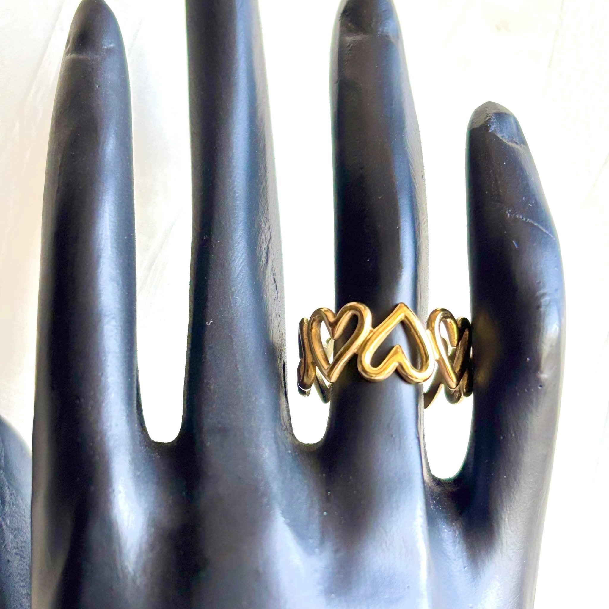 Hearts That Cover Your Ring Finger Anti Tarnish Ring - RYZZ