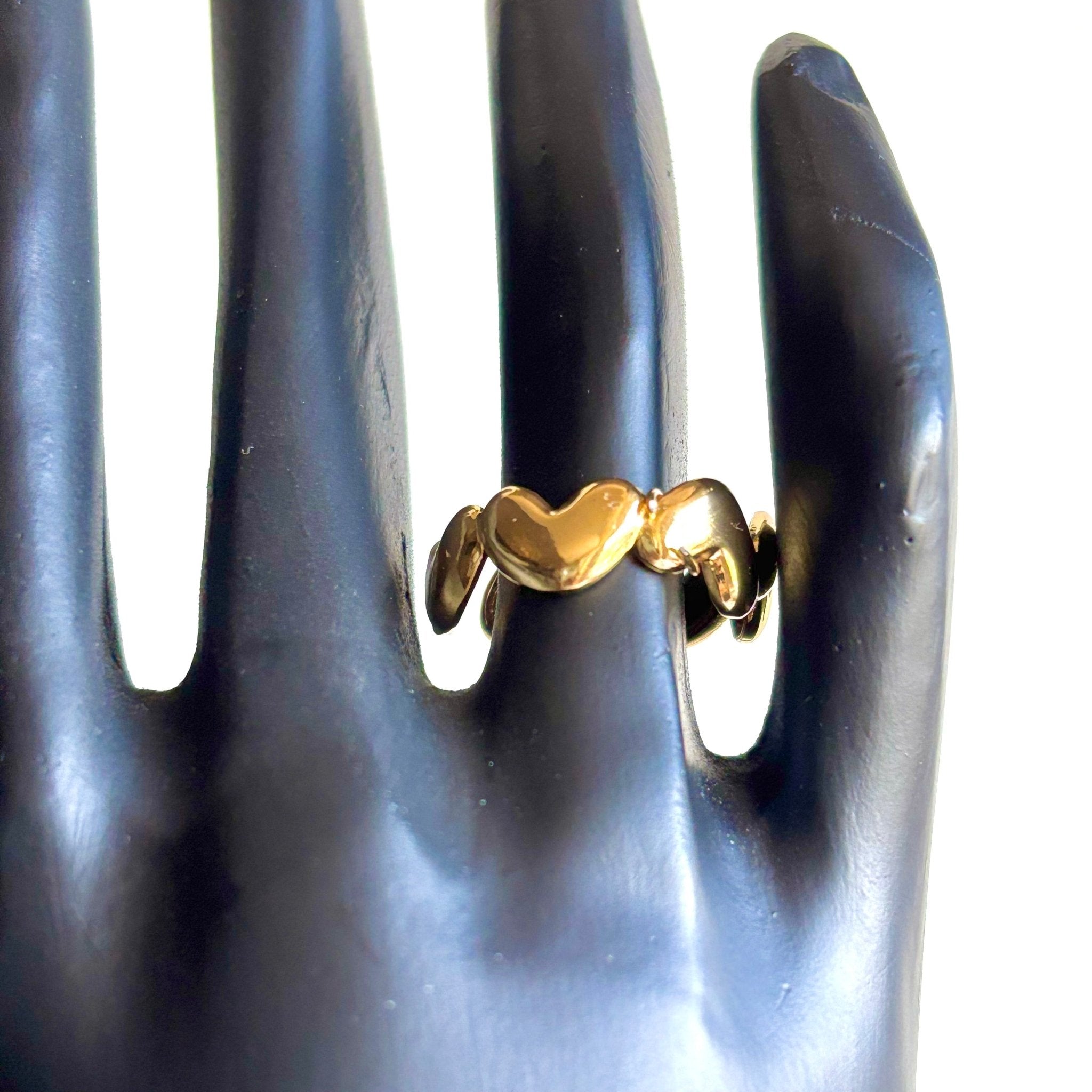 Solid Hearts That Cover Your Ring Finger Anti Tarnish Ring - RYZZ
