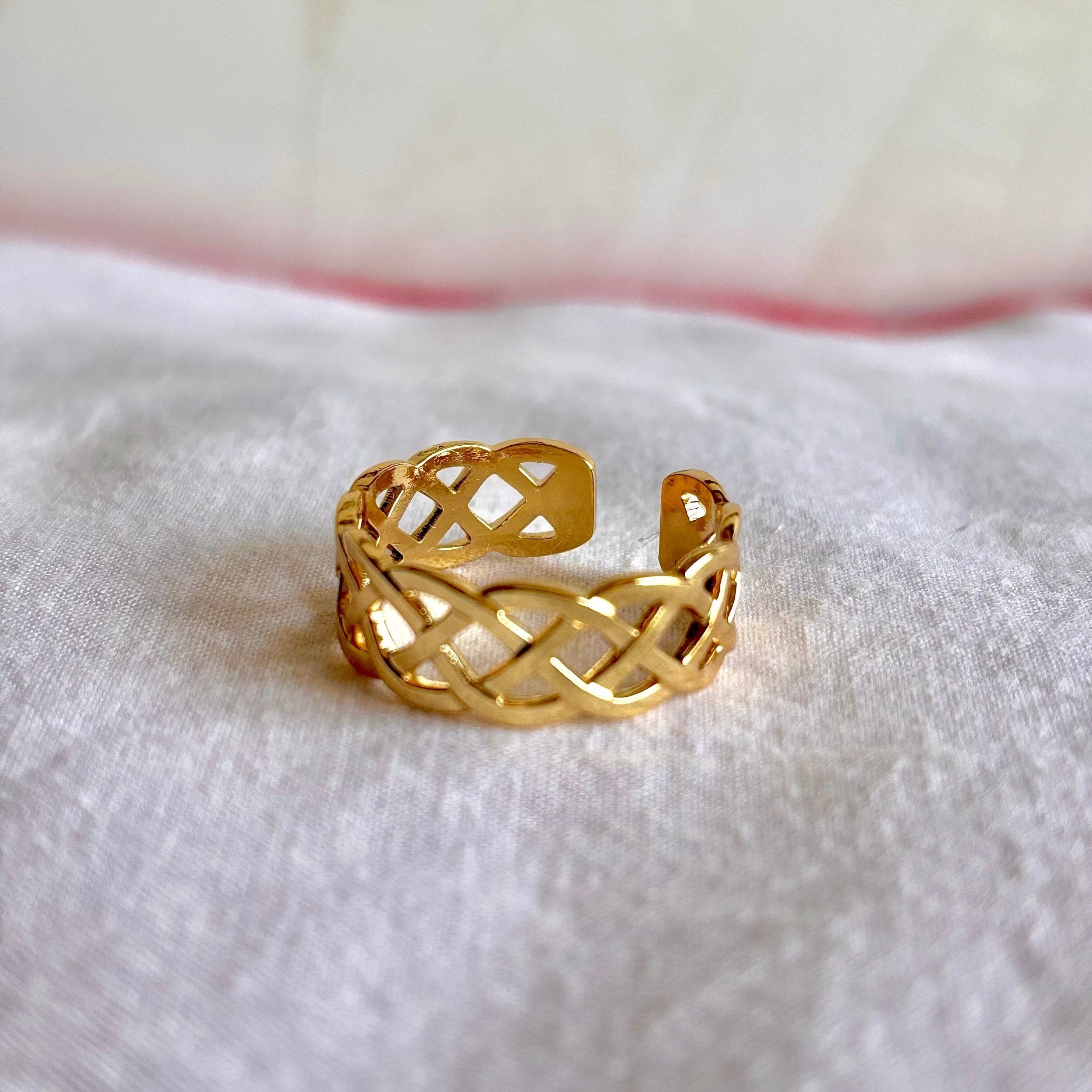 Celtic Knot Ring Band in Anti Tarnish Material for Daily Wear - RYZZ