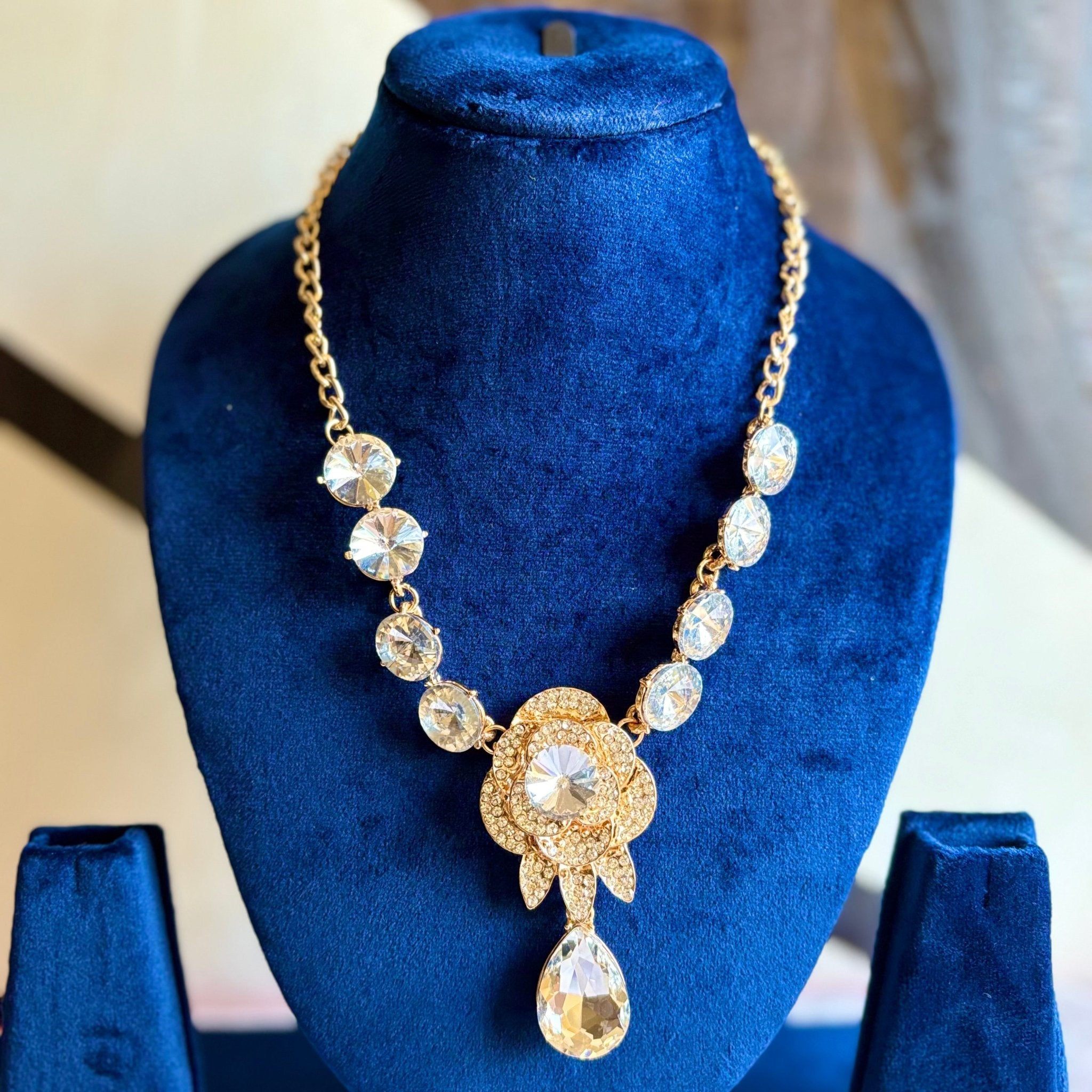 White Charming Crystals Floral Pattern Statement Necklace in Brass Gold Accent - RYZZ