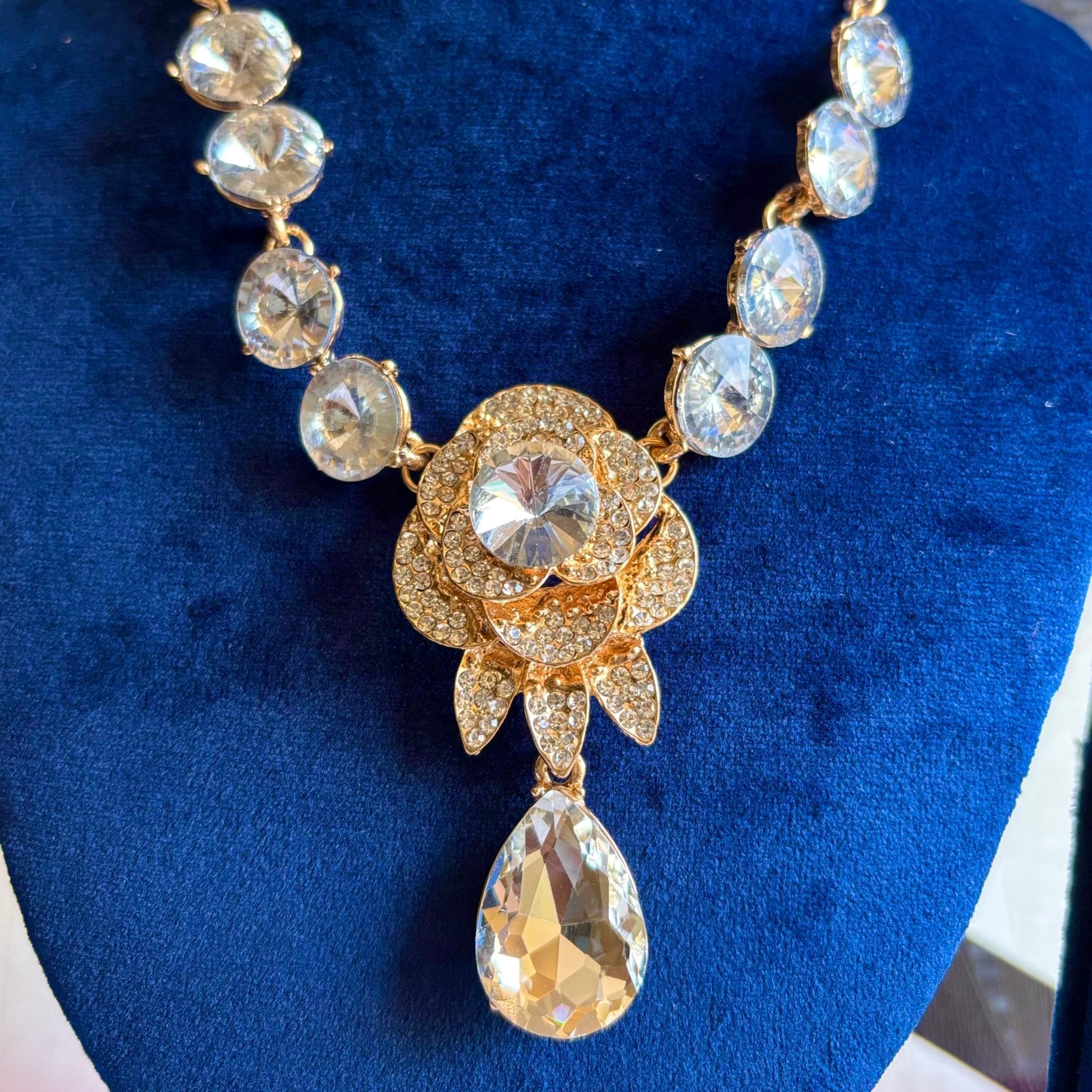 White Charming Crystals Floral Pattern Statement Necklace in Brass Gold Accent - RYZZ