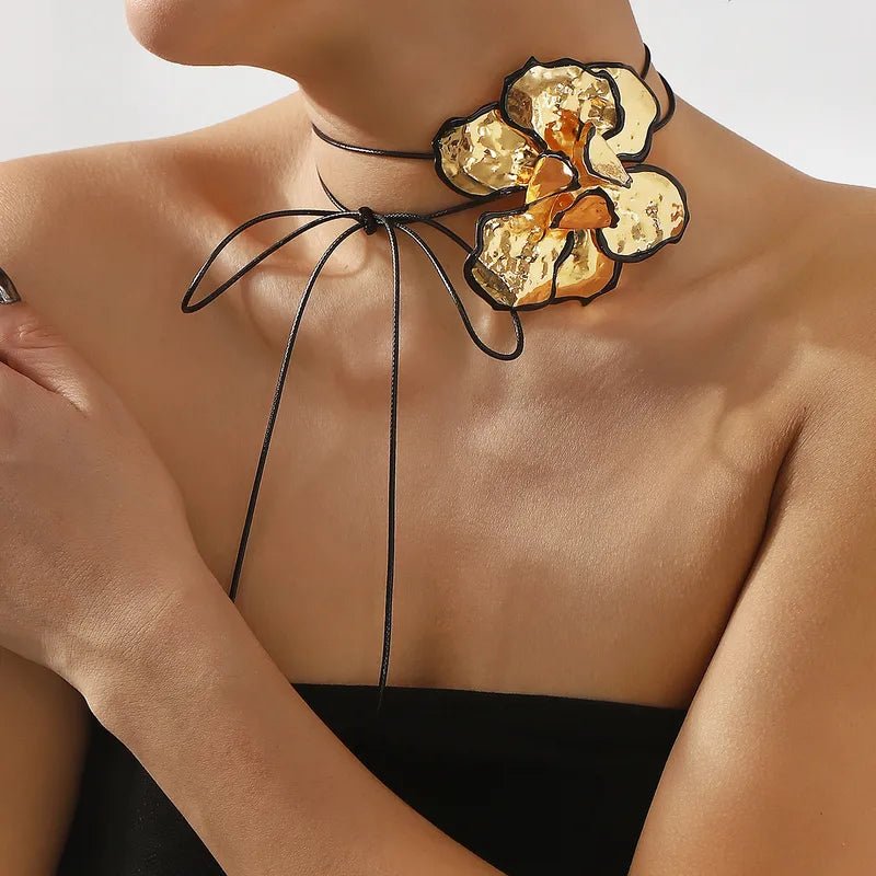 Vintage Style Flower Wax Line Iron Choker Gold Plating Statement Necklace - RYZZ