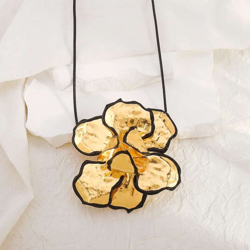 Vintage Style Flower Wax Line Iron Choker Gold Plating Statement Necklace - RYZZ