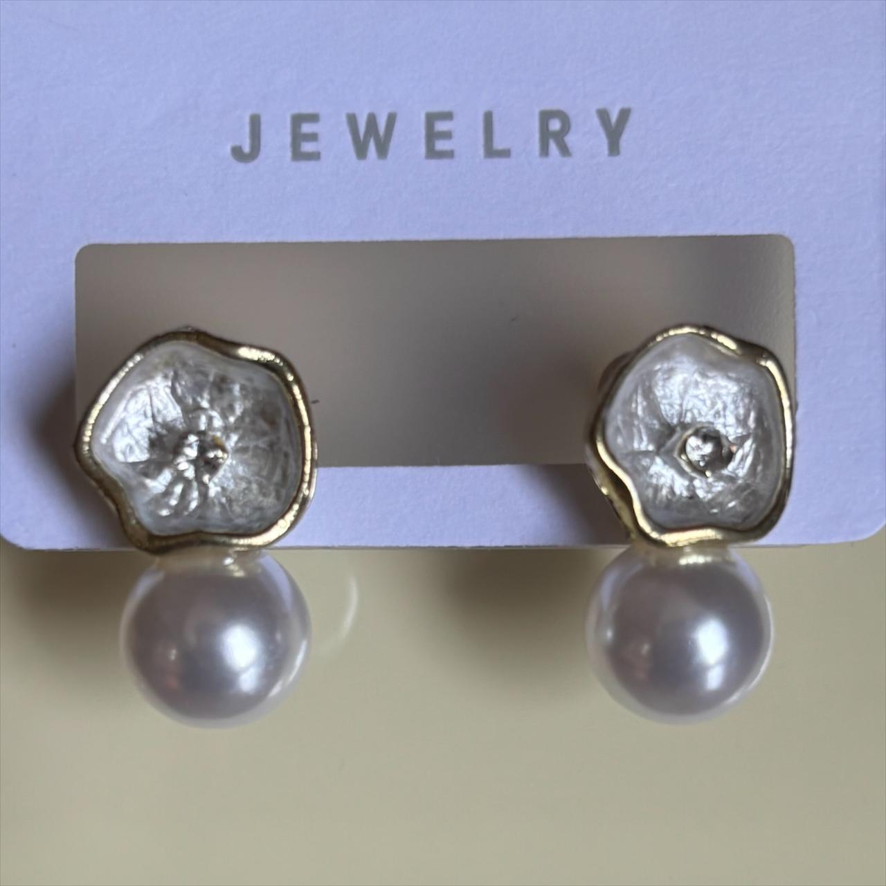 Artisan White Floral Pearl Stud Earrings - Gold Accented - RYZZ