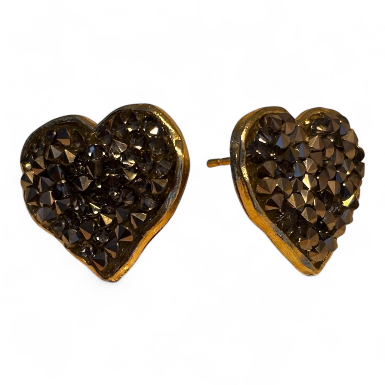 Heart shaped gold finish chunky stones stud earrings - RYZZ