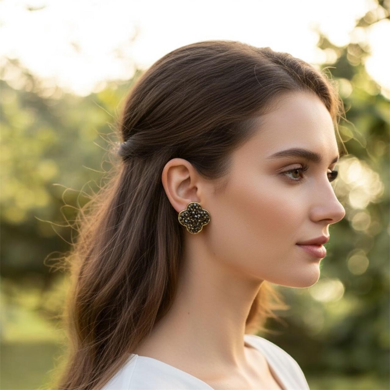 Floral shaped gold finish chunky stones stud earrings - RYZZ