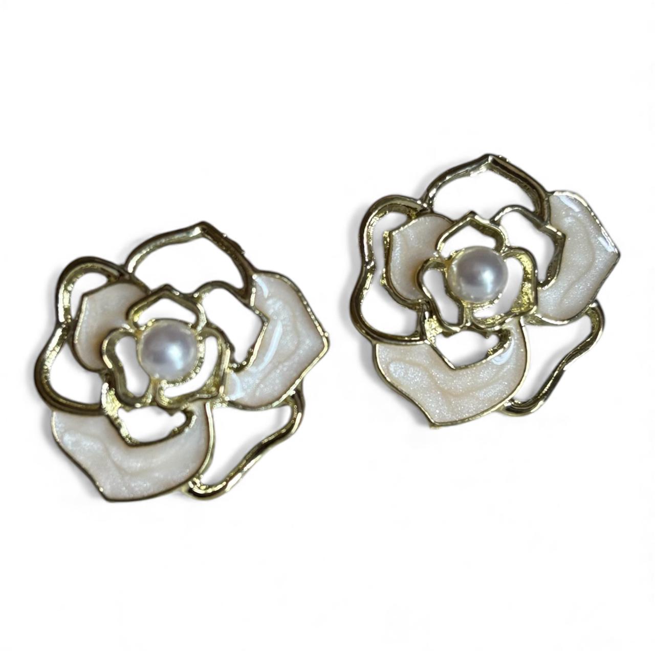 Graceful Bloom Pearl & Enamel Flower Stud Earrings in Gold Tone - RYZZ