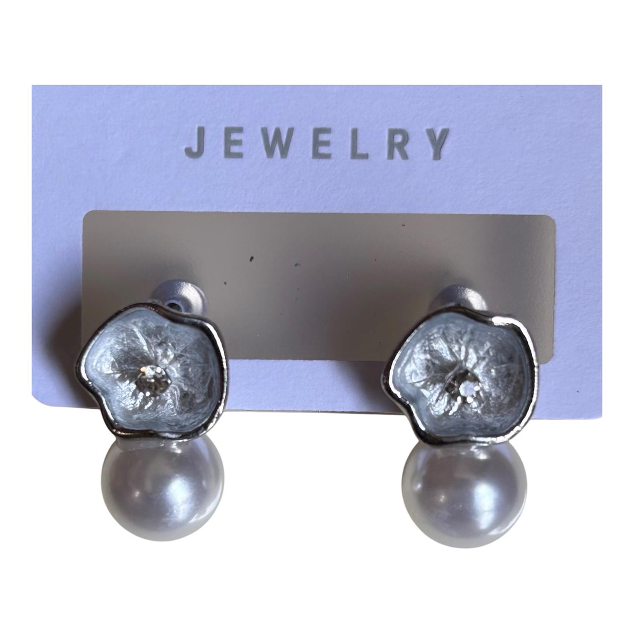 Artisan White Floral Pearl Stud Earrings - Silver Accented - RYZZ